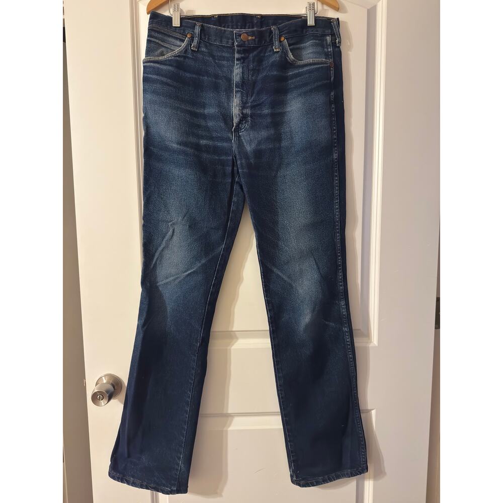 Wrangler Men's Medium Wash Five Pocket Straight Leg Jeans - 34